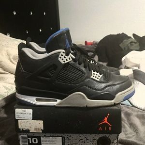 I dont wear them put them on a couple of times and I need gas money negotiable